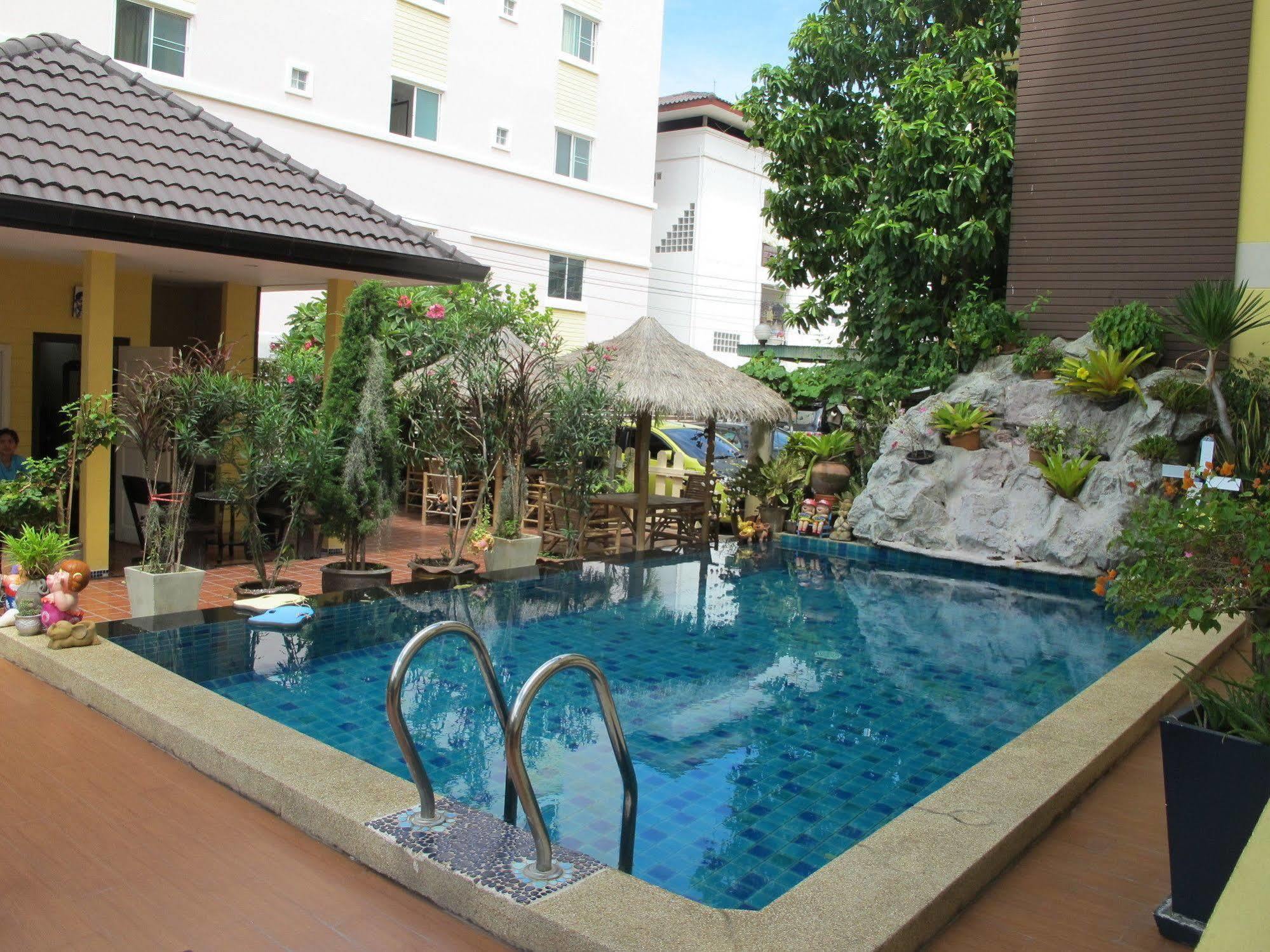 Pius Place Pattaya Exteriör bild